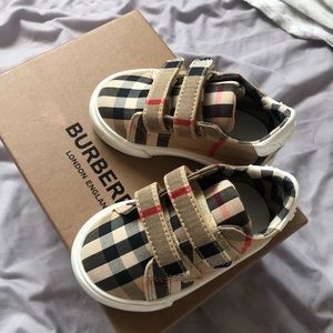 Baby Burberry shoes unisex